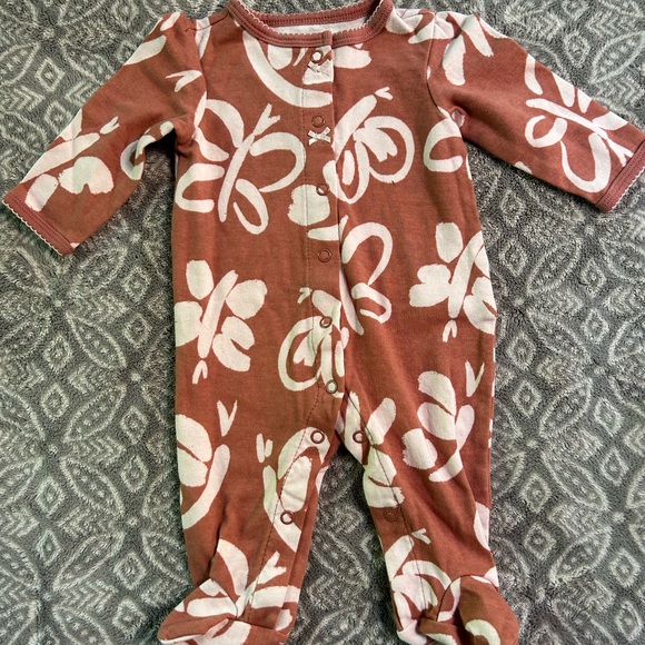 Carter’s baby footie pajamas - Picture 1 of 4